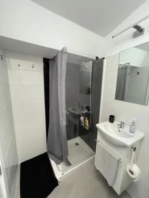 Un baño de Isis House