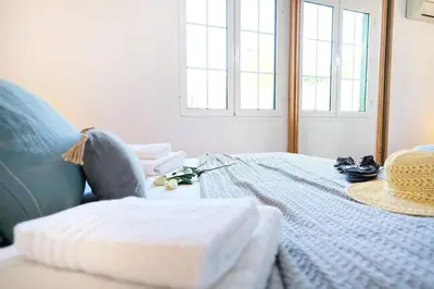 Cama o camas de una habitación en Villa Carolina - Dos terrazas privadas y acceso a piscina