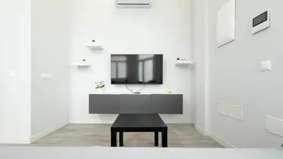 Una televisión o centro de entretenimiento en Luján Pérez 44
