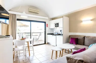 Una cocina o zona de cocina en Grupotel Las Pitas