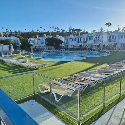 POOLFRONT Bungalow
