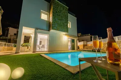 Piscina en o cerca de Villa Rosa-Soleada Villa Privada con Piscina Climatizada & WIFI en Tauro-Mogán