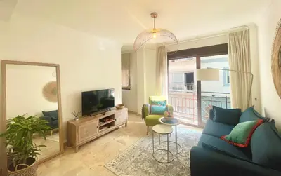 Una televisión o centro de entretenimiento en Mariposa Beach Apartment