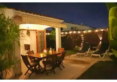 Un patio o zona al aire libre en BuzzStays: 1-Bed Bungalow, Garden, Near Yumbo & Beach