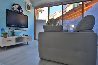 Una televisión o centro de entretenimiento en GARDEN HOUSE
