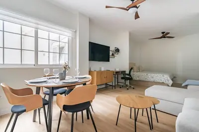 Una televisión o centro de entretenimiento en Vibe ,Wifi ,Espacio trabajo,Playa ,Ocio