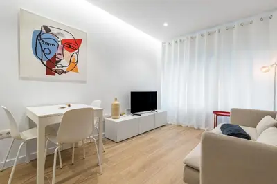 Una televisión o centro de entretenimiento en Home2Book Cozy & Chic Apartment near the Beach