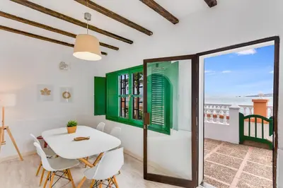 Un balcón o terraza de Home2Book Oceanfront Bliss in Taliarte