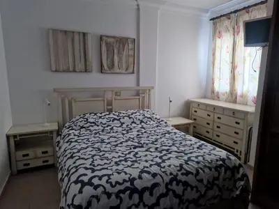 Cama o camas de una habitación en Vivienda 1ª línea mar en paseo marítimo