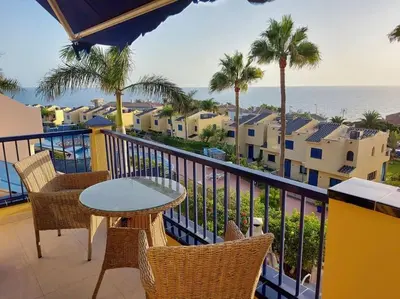 Un balcón o terraza de BEAUTIFUL SEA VIEWS BUNGALOW and relax