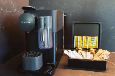 Utensilios para hacer té y café en Villa Serenoa