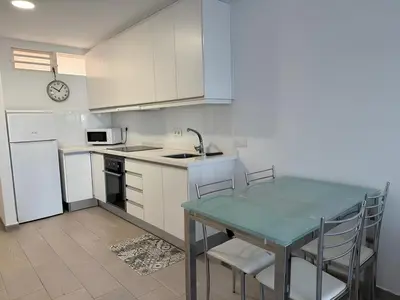 Una cocina o zona de cocina en Estupendo apartamento con dos dormitorios