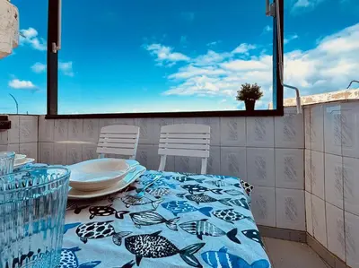 Un balcón o terraza de Un Mar Azul que Brilla