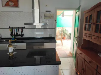 Una cocina o zona de cocina en splendid bungalow next to dunes