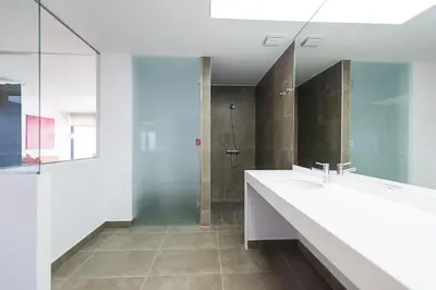 Un baño de Altos de la Gloria Beach Apartments