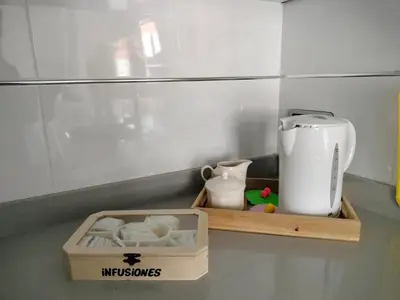 Utensilios para hacer té y café en El rincón de Cornelia en Tejeda