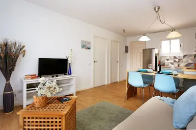 Una televisión o centro de entretenimiento en Beritzia 3, relax a 200 mts del mar!
