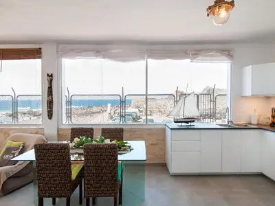 Una cocina o zona de cocina en Agaete Beach Rental at Volcanic Natural Pools by VillaGranCanaria