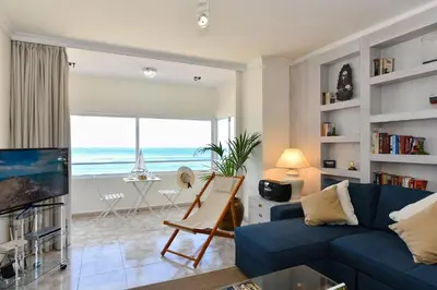 Zona de estar de Las Canteras Seafront Apartment by VillaGranCanaria