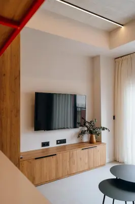 Una televisión o centro de entretenimiento en Reliebe 44