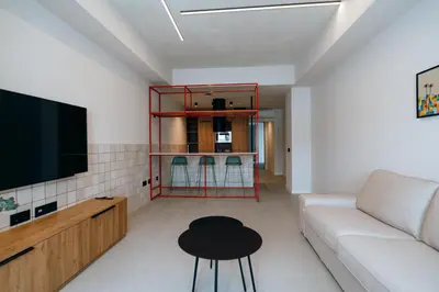 Una televisión o centro de entretenimiento en Reliebe 44