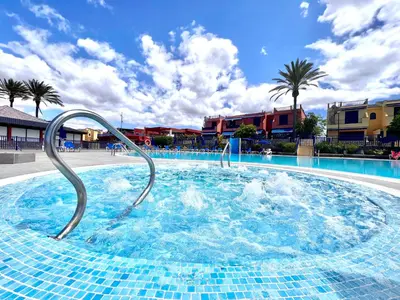 Piscina en o cerca de Beach and Golf Holiday Home with private jacuzzi