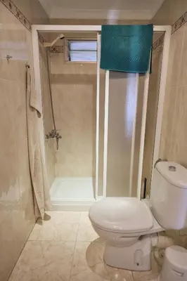 Un baño de Lovely Apartment in San Agustín: Steps Away from Playa Del Inglés and Maspalomas!