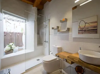 Un baño de Sunset Banana Plantation House with sea views and private pool by CanaryScape
