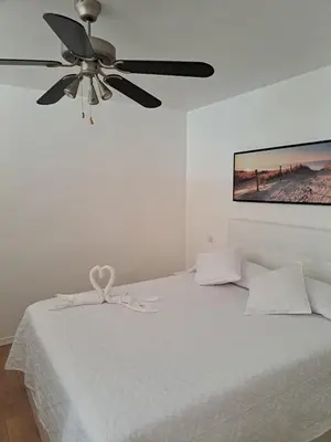 Cama o camas de una habitación en Agréable bungalow avec grande terrasse et piscine