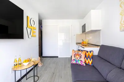 Una cocina o zona de cocina en Casa Louise Your Little Paradise Close To The Beach