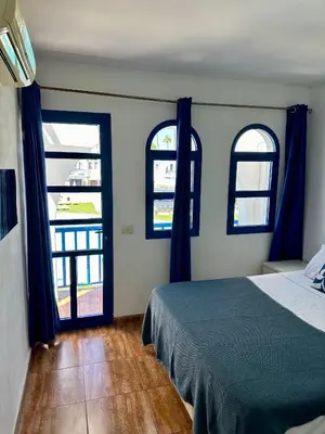 Cama o camas de una habitación en Delightful Bungalow Playmar: Comfort and Convenience in Maspalomas, Steps Away from Shopping Centers and Beaches