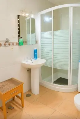 Un baño de Arguineguin 2bedrooms piscina swimming pool apartment