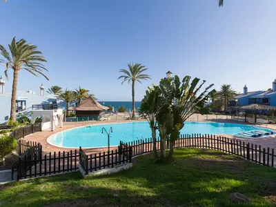 Piscina en o cerca de Amazing 3 bedroom next to the beach with heated pool