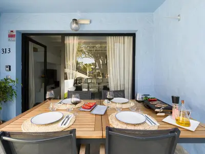Bebidas en Amazing 3 bedroom next to the beach with heated pool