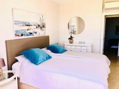 Cama o camas de una habitación en Beach and golf 4 Bedroom Holiday Home