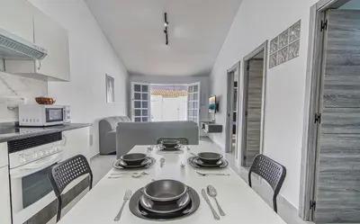 Una cocina o zona de cocina en Bungalow Los Porches D52