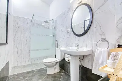 Un baño de Bungalow Los Porches D52