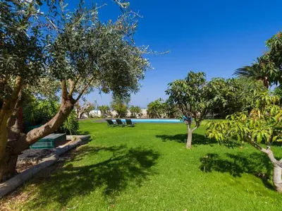 Jardín al aire libre en Villa with Pool and sea views in Banana Plantation by CanaryScape