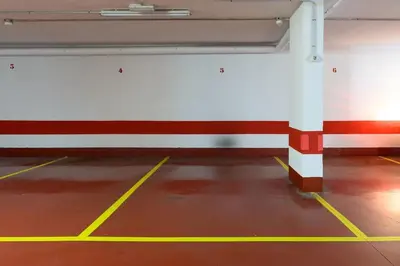 Instalaciones para jugar a tenis o squash en Private Parking included Dream Gravina Studio o alrededores