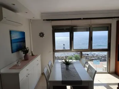 Una cocina o zona de cocina en Apartamento en Arinaga en primera linea