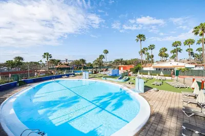 Piscina en o cerca de Mar y Sol