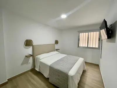 Una televisión o centro de entretenimiento en Deluxe Home Las Palmas - by Gestión Vacacional Canarias
