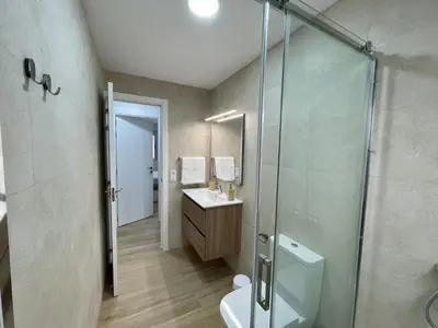 Un baño de Deluxe Home Las Palmas - by Gestión Vacacional Canarias