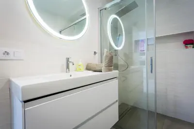 Un baño de Residencial Begoña, bungalow recién reformado
