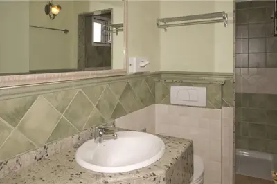 Un baño de CASA RÚSTICA CON JACUZZI