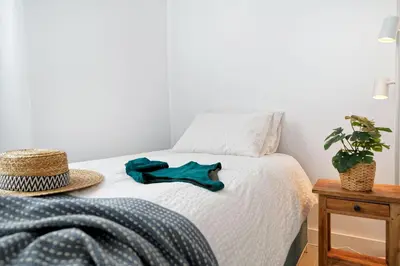 Cama o camas de una habitación en Amapola Coral - recién reformado, frente a la playa