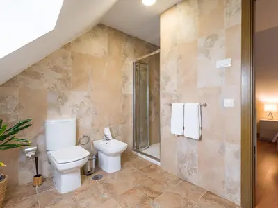 Un baño de City Family Tomas Miller