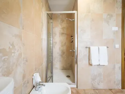 Un baño de City Family Tomas Miller