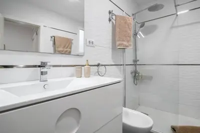 Un baño de Alma Home ,6 paxs ,Wifi , Playa Canteras, Ocio
