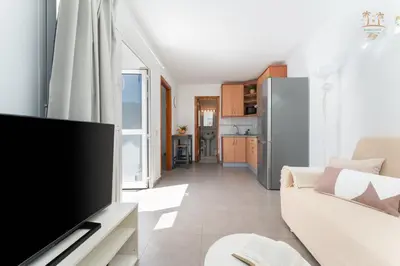 Una televisión o centro de entretenimiento en Blissful Apartment